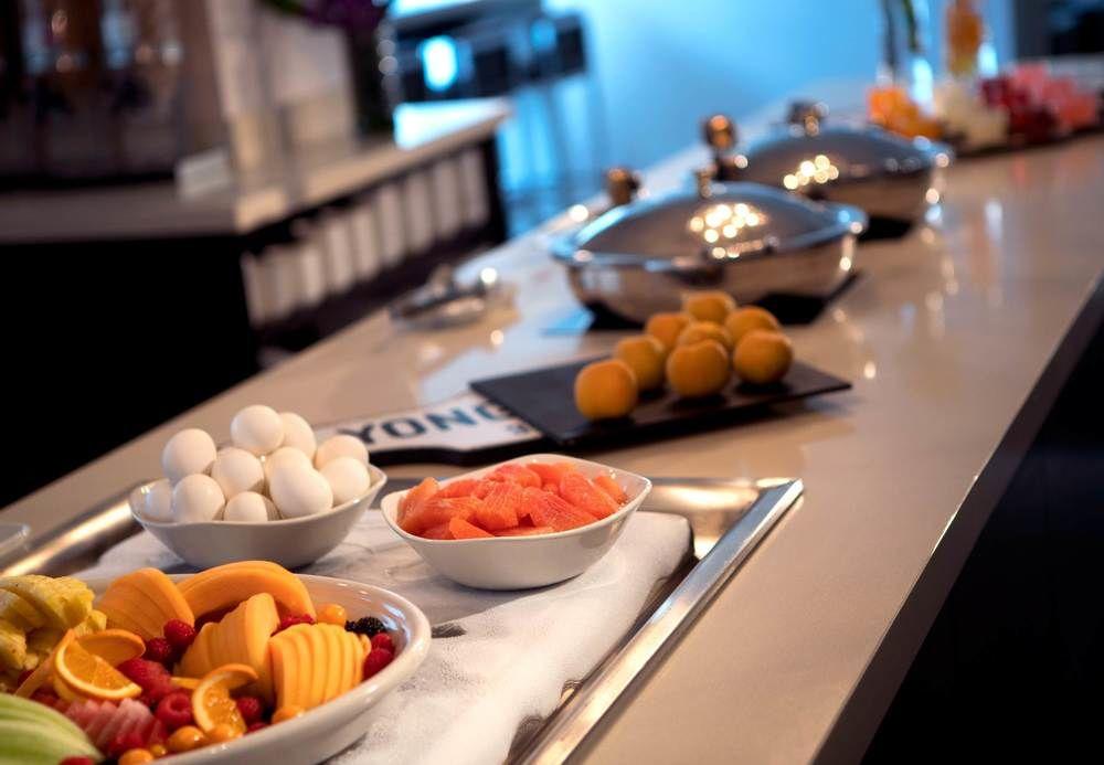 Toronto Marriott City Centre Hotel Екстер'єр фото